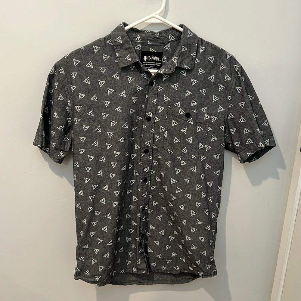 Hot Topic Harry Potter Deathly Hallows Symbol Button-up Short Sleeve Shirt